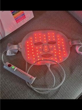 Red LED Light Therapy Face Mask with Adjustable Straps